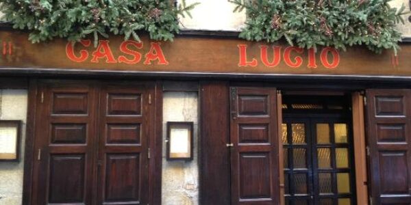 Casa Lucio: el corazón de la cocina madrileña que sigue latiendo en la Cava Baja